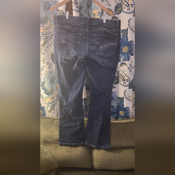 Plus Women's Wrangler boot cut jeans 17x32 - Picture 5 of 7